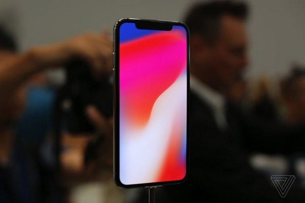 Cận cảnh iPhone X - điện thoại đặc biệt nhất từ trước đến nay của Apple - 3 Cận cảnh iPhone X - điện thoại đặc biệt nhất từ trước đến nay của Apple - 3