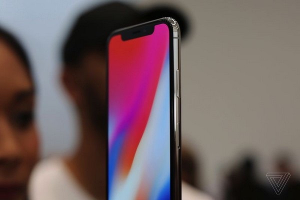 Cận cảnh iPhone X - điện thoại đặc biệt nhất từ trước đến nay của Apple - 7 Cận cảnh iPhone X - điện thoại đặc biệt nhất từ trước đến nay của Apple - 7