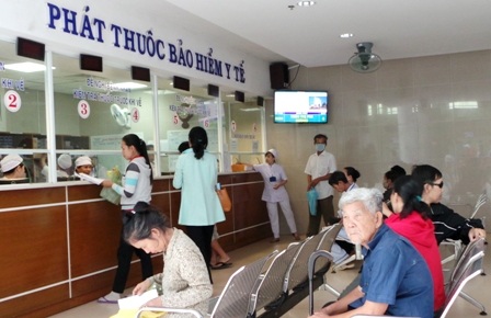 “Quyết” giảm giá thuốc, “dẹp” tình trạng trục lợi quỹ bảo hiểm y tế! - 2
Hiện nay nguyên tắc đóng - hưởng bảo hiểm y tế đang thực hiện sai, dẫn tới mất công bằng trong thụ hưởng chính sách
