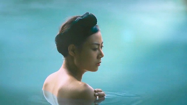 Phim “Thương nhớ ở ai” gây tranh cãi vì diễn viên nữ không mặc nội y - 1 Cảnh của nhân vật Nương trong phim Thương nhớ ở ai.
