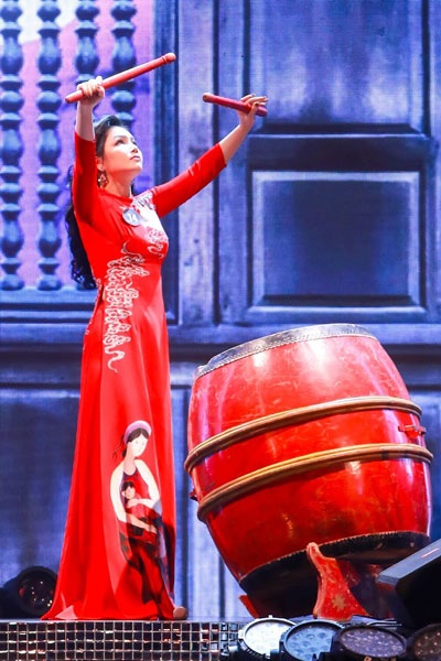 Ấn tượng cô gái Kinh Bắc có giọng hát ngọt như “mía lùi” - 2 Hình ảnh Mai Thương tại cuộc thi Sao Mai 2017.