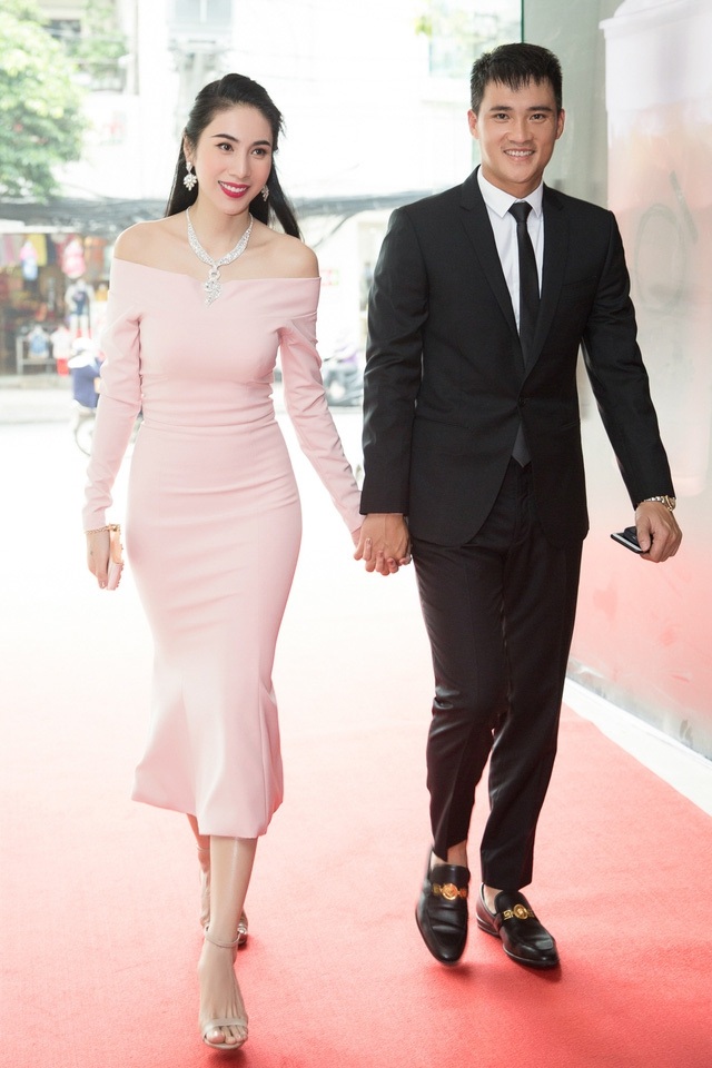 Công Vinh nói với Thuỷ Tiên rằng: “Nếu không biết dừng lại lòng tham của mình, thì sẽ không bao giờ em thấy hạnh phúc được đâu”, Thuỷ Tiên chia sẻ.