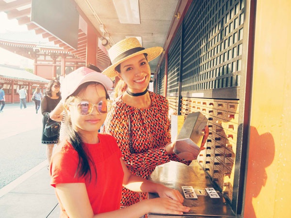 Thúy Hạnh và con gái lớn, bé Suli.