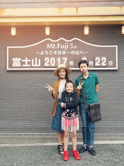 Cậu cả Thanh Tùng cũng du ngoạn Nhật Bản cùng mẹ và em. Đi chơi Nhật Bản là mong muốn của Tùng.