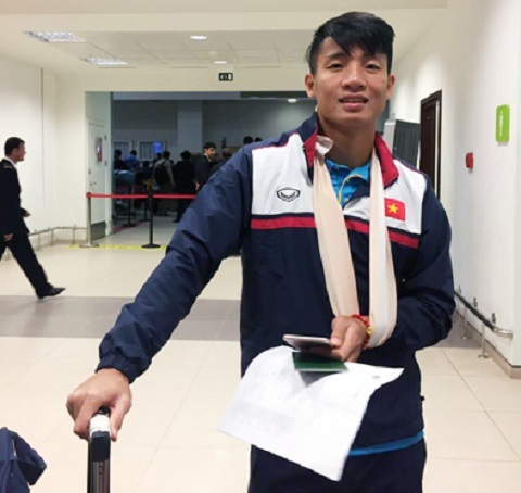 Tuyển thủ Việt Nam mong sớm về nước đá V-League - 1
Trung vệ Bùi Tiến Dũng đang dính chấn thương
