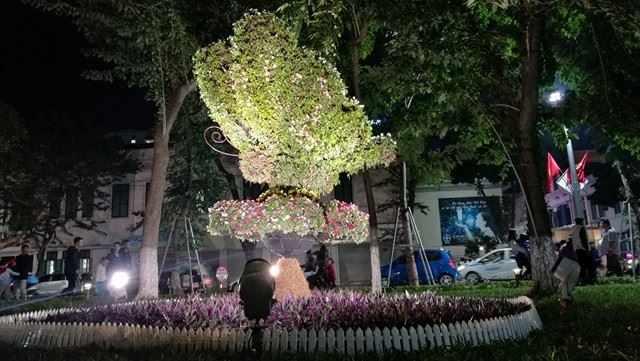 Người dân cả nước hân hoan trong phút giao thừa - 97 Người dân cả nước hân hoan trong phút giao thừa - 97