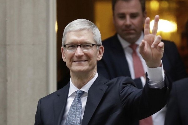 CEO Apple: “Tin vịt đang giết chết tâm trí con người” - 1 CEO Tim Cook muốn mọi người quyết liệt hơn trong “cuộc chiến” chống tin tức giả mạo