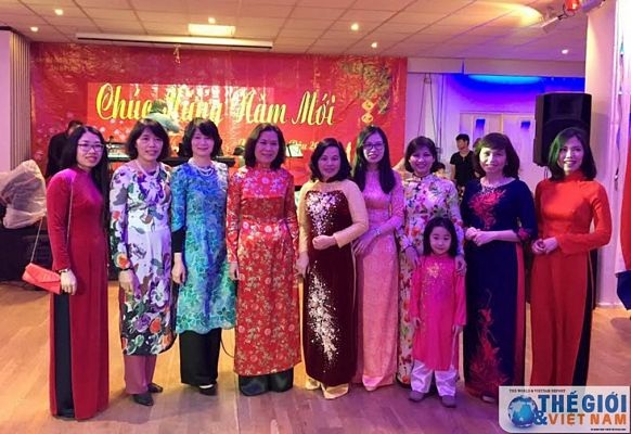 Cộng đồng người Việt tại Hà Lan mừng Xuân Đinh Dậu - 1 Cộng đồng người Việt tại Hà Lan mừng Xuân Đinh Dậu - 1