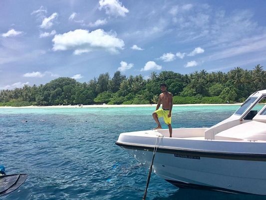 "Du hí" thiên đường biển đảo Maldives: Khi giấc mơ trong tầm tay (Kỳ 1) - 5 Màu nước biển đẹp ma mị với sắc nước đủ các cấp độ màu xanh gây những ấn tượng tốt và sâu đậm đầu tiên với du khách.