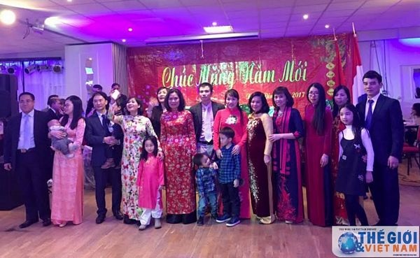 Cộng đồng người Việt tại Hà Lan mừng Xuân Đinh Dậu - 4 Cộng đồng người Việt tại Hà Lan mừng Xuân Đinh Dậu - 4