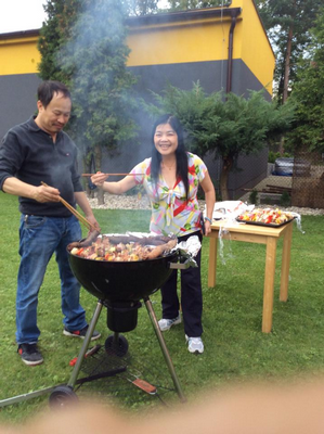 Đãi đằng bạn bè hoặc kiểu Tây bằng tiệc nướng barbecue ngoài trời...