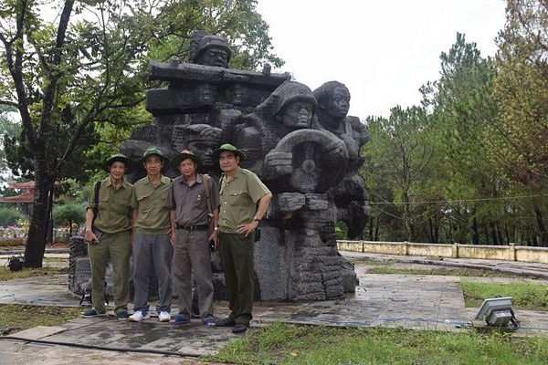 Thầy dạy chúng em biết mơ ước thành người - 3 Thầy dạy chúng em biết mơ ước thành người - 3