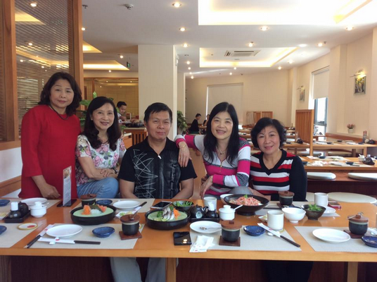 Dù có đi bốn phương trời/ Lòng vẫn nhớ về Hà Nội... Ngõ nhỏ phố nhỏ, bạn bè tôi ở đó...