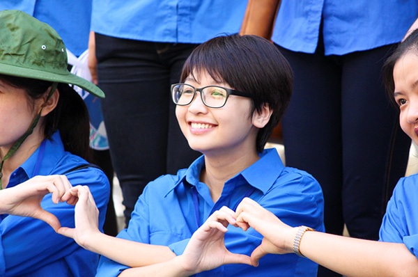 Nụ cười thiếu nữ tình nguyện xua tan nắng nóng mùa thi - 12
Tình nguyện viên tiếp sức mùa thi luôn tạo ấn tượng tốt trong mắt phụ huynh và thí sinh.
