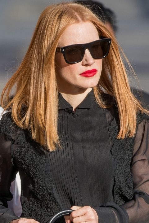 
Jessica Chastain thanh lịch với tóc ngang vai màu vàng của nắng
