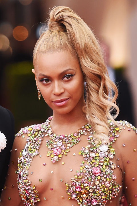 Người đẹp Hollywood “biến hóa” với tóc buộc sành điệu - 11
Beyoncé