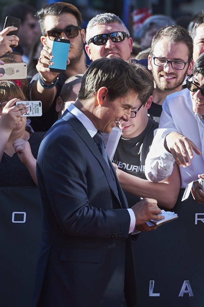 Tom Cruise trẻ trung bên các bạn diễn xinh đẹp - 4
Chồng cũ của Katie Holmes vẫn tự tin khi đóng các cảnh mạo hiểm trên phim