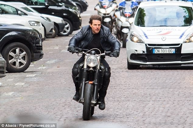 Tom Cruise trẻ trung tại trường quay "Nhiệm vụ bất khả thi" phần 6 - 5
Mission: Impossible – Rogue Nation phần mới nhất ra mắt năm 2015 khá thành công về doanh thu khi kinh phí bỏ ra là 150 triệu đô và mang về cho nhà sản xuất gần 800 triệu đô la doanh thu phòng vé