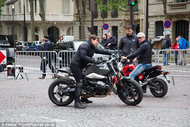 Tom Cruise trẻ trung tại trường quay "Nhiệm vụ bất khả thi" phần 6 - 6
Đường phố Paris những ngày này sôi động hơn vì có Tom Cruise
