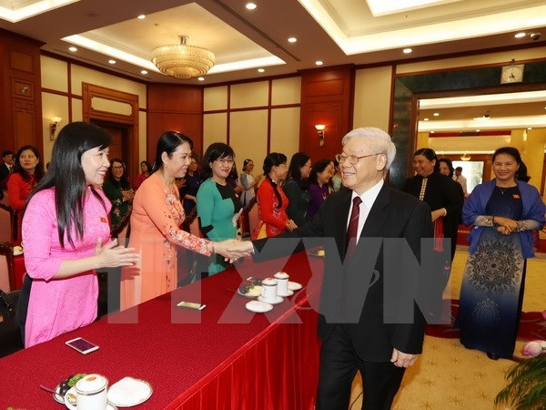 Tổng Bí thư gặp mặt Nhóm nữ đại biểu Quốc hội khóa XIV - 1
Tổng Bí thư Nguyễn Phú Trọng với nữ đại biểu Quốc hội Việt Nam. (Ảnh : Trí Dũng/TTXVN)