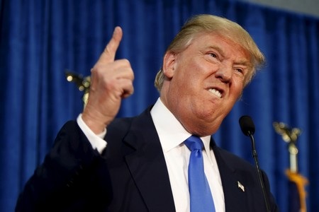 Từng tẩy chay mọi sản phẩm của Apple, Tổng thống Trump vẫn sử dụng iPhone - 1 Từng kêu gọi tẩy chay mọi sản phẩm của Apple, nhưng bây giờ Tổng thống Trump lại sử dụng một chiếc iPhone