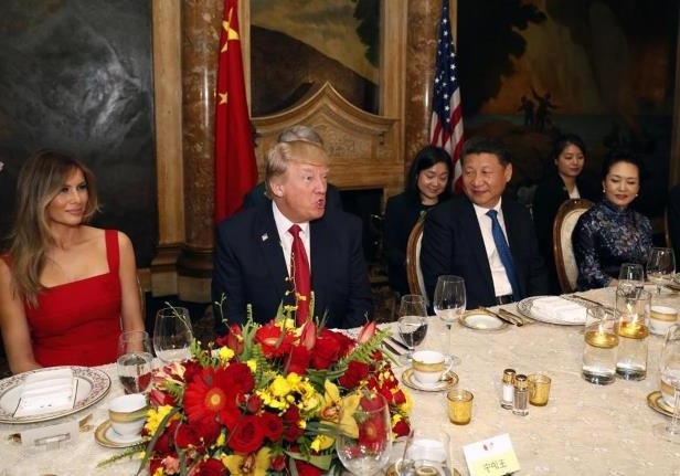 Tổng thống Trump chưa mở quốc yến nào trong suốt 1 năm - 2
Tổng thống Mỹ Donald Trump mở tiệc chiêu đãi Chủ tịch Trung Quốc Tập Cận Bình tại khu nghỉ dưỡng Mar-a-Lago hồi tháng 4. (Ảnh: Getty)