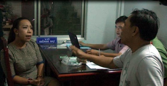 Một nhà báo nữ bị bắt quả tang nhận 280 triệu đồng của doanh nghiệp - 1 Một nhà báo nữ bị bắt quả tang nhận 280 triệu đồng của doanh nghiệp - 1