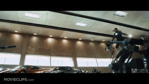 Độc đáo bộ giáp Iron Man ngoài đời thực giúp chủ nhân bay lên khỏi mặt đất - 3 Bộ đồ phản lực của Richard có nhiều nét tương đồng với bộ giáp của Tony Stark trong phim Iron Man (dưới)