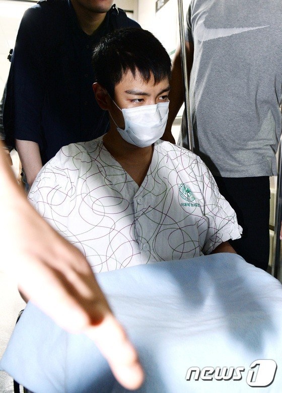 T.O.P xuất hiện trở lại trên mạng xã hội sau scandal hút cần sa - 1
T.O.P đã hoạt động trở lại trên mạng xã hội sau scandal sử dụng cần sa trái phép.