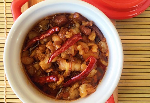 Tóp mỡ 450 ngàn đồng/kg: Món ăn sang chảnh của nhà giàu Hà Nội - 1
Tóp mỡ trở thành món ăn sang chảnh của dân nhà giàu Hà Nội