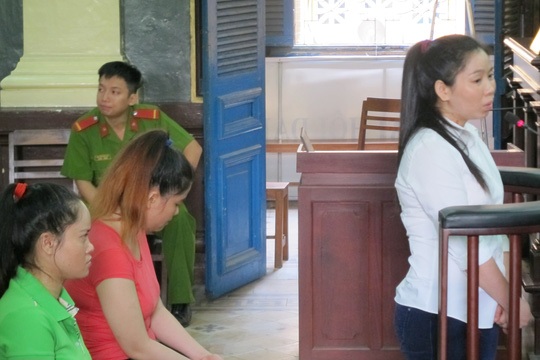Nhóm người Việt tiếp tay người nước ngoài lừa đảo qua facebook - 1 Các bị cáo tại tòa