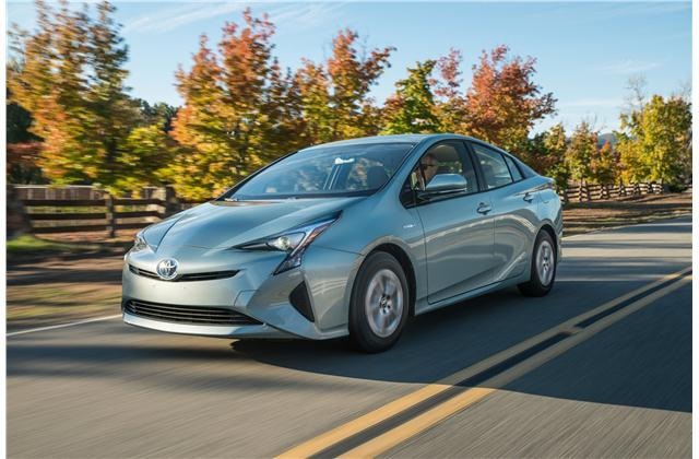 Những mẫu xe "đáng tiền" nhất năm 2017 - 7 Xe hybrid: Toyota Prius 2017