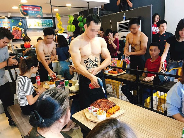 “Cởi trần bán hàng là tự nguyện… trở về đồ đá” - 1 Mốt thuê trai đẹp cởi trần bán hàng bị vấp phải nhiều ý kiến trái chiều.