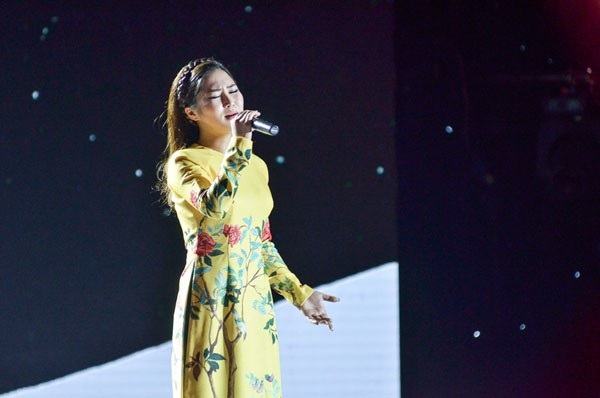 Hương Tràm nhờ Mr. Siro “phù phép” hit “Em gái mưa” dành tặng học trò - 3 HLV Soobin Hoàng Sơn thừa nhận “nổi da gà” với giọng hát của Hương Tràm.