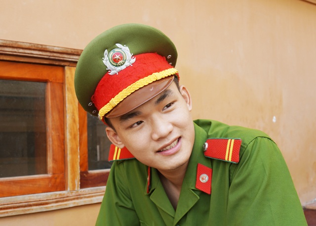 Đóng cửa tự học, chiến sỹ cảnh sát nghĩa vụ giành 9,75 điểm Sử - 3
Với tổng điểm 28,85 (tính cả điểm ưu tiên), Trần Duy Thông đăng kí xét tuyển vào Học viện Cảnh sát Nhân dân.