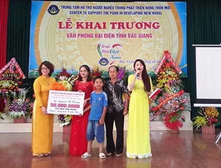 Dùng chiêu bài “Trái tim Việt Nam” lừa hàng chục tỷ đồng của người nghèo - 3 
Mang cái tên Trái tim Việt Nam nhưng lại chuyên đi lừa tiền của người nghèo.