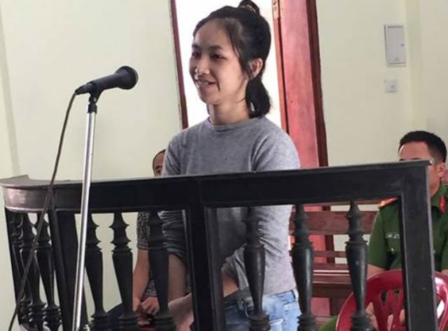 Mẹ 3 con lĩnh 4 năm tù vì thấy trẻ dễ thương nên bắt về nuôi - 1 Trần Thị Thanh Thúy trước vành móng ngựa (ảnh Anh Tuấn)