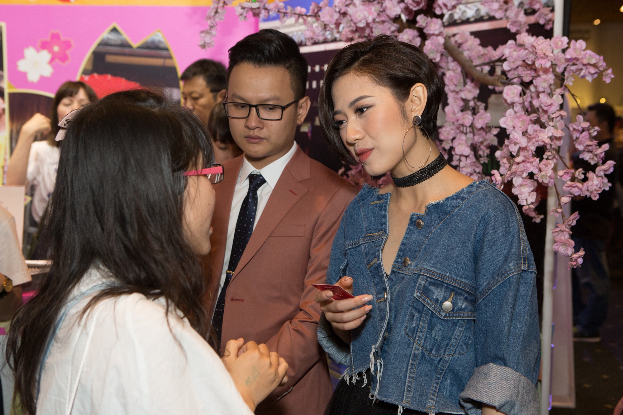 "Diệp đanh đá” trong “Sống chung với mẹ chồng” hội ngộ khán giả miền Nam - 6 Trang Cherry cũng như những diễn viên khác trong phim Sống chung với mẹ chồng tỏa sáng sau thành công của bộ phim. Tuy nhiên, Trang Cherry công nhận mình hợp với những vai diễn đanh đá hay cá tính hơn những nhân vật hiền lành. Bởi các vai diễn cá tính đòi hỏi nhiều hơn sự thể hiện rõ nét tính cách nhân vật giúp diễn xuất được trao dồi nhiều hơn.