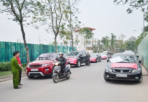 Bỏ chục tỷ mua nhà: Vừa nhận xong đã buồn hẳn - 2
Người mua nhà bức xúc vì bỏ chục tỷ mua nhà không như quảng cáo