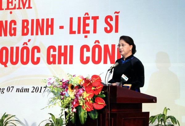 Trao bằng Tổ quốc ghi công tới đại diện 498 gia đình liệt sĩ - 2 Trao bằng Tổ quốc ghi công tới đại diện 498 gia đình liệt sĩ - 2