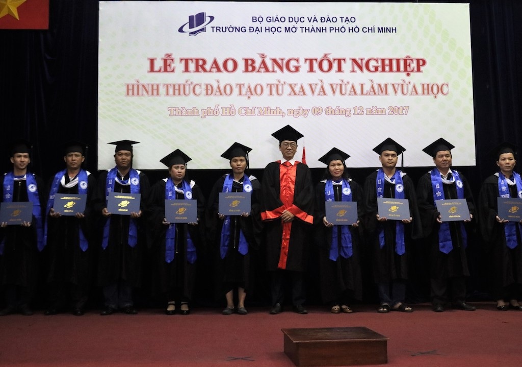 Học viên 68 tuổi có 8 bằng đại học - 2 Nhiều học viên học đào tạo từ xa có 2-3 bằng đại học nhưng trường hợp có tới 8 bằng là hiếm có