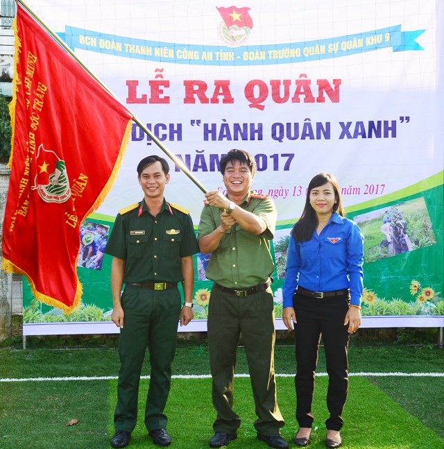 Tuổi trẻ Bạc Liêu hào hứng chạy việt dã đón ngày Quốc khánh - 2 Trao cờ xuất quân chiến dịch Hành quân xanh 2017 của tuổi trẻ Sóc Trăng.