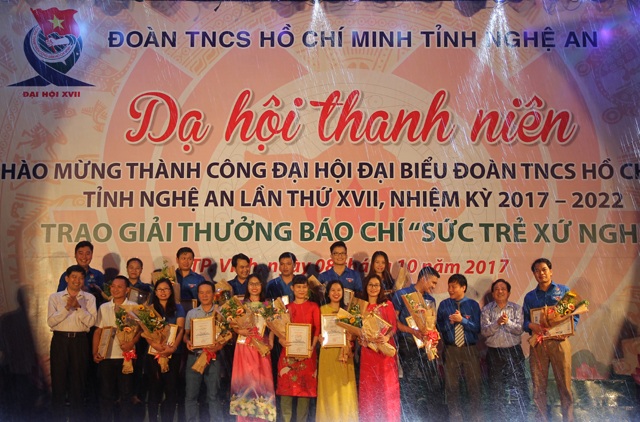 Phóng viên báo Dân trí đoạt giải C cuộc thi Sức trẻ xứ Nghệ - 3 Vượt qua gần 200 tác phẩm, 21 tác phẩm thuộc hai thể loại báo in - báo điện tử, phát thanh - truyền hình đoạt giải cao trong cuộc thi Sức trẻ xứ Nghệ do Tỉnh đoàn Nghệ An tổ chức