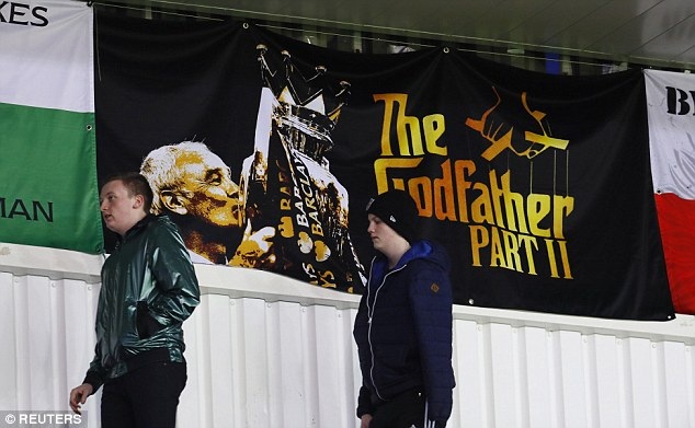 Xúc động với hình ảnh tri ân HLV Ranieri của cổ động viên Leicester - 7 HLV Ranieri được ví như bố già ở King Power