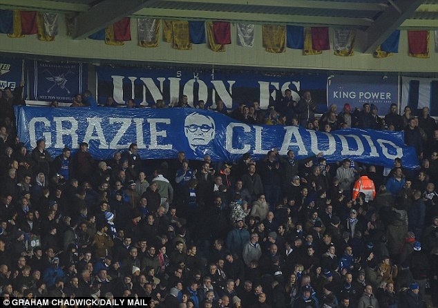 Xúc động với hình ảnh tri ân HLV Ranieri của cổ động viên Leicester - 5 Xúc động với hình ảnh tri ân HLV Ranieri của cổ động viên Leicester - 5