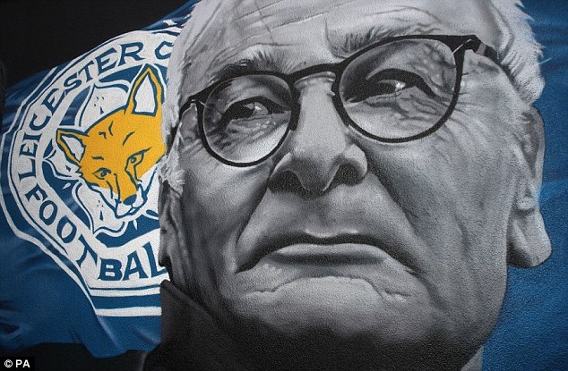 Xúc động với hình ảnh tri ân HLV Ranieri của cổ động viên Leicester - 9 Những tấm poster của Ranieri xuất hiện rất nhiều trong thành phố