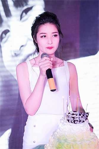 Tuổi thơ cơ cực mưu sinh, nuôi heo, ở nhà dột của dàn Hoa hậu Việt - 13 Triệu Thị Hà ngậm ngùi nhớ lại tuổi thơ.