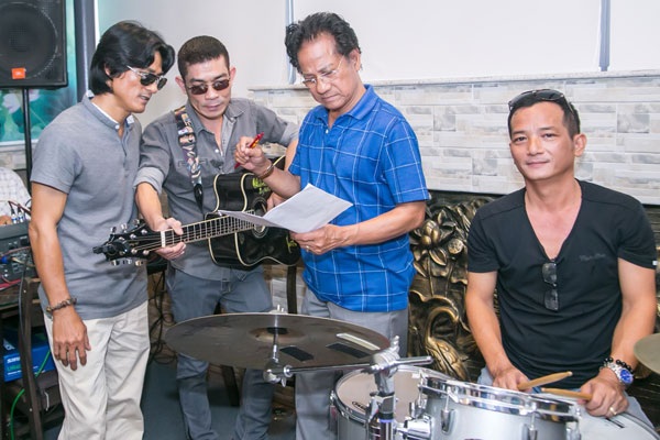 Lê Trinh tươi tắn song ca cùng danh ca Chế Linh - 9 Lê Trinh tươi tắn song ca cùng danh ca Chế Linh - 9