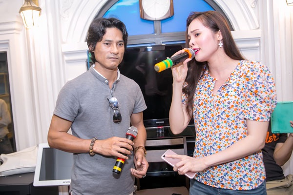 Lê Trinh tươi tắn song ca cùng danh ca Chế Linh - 2 Lê Trinh tươi tắn song ca cùng danh ca Chế Linh - 2