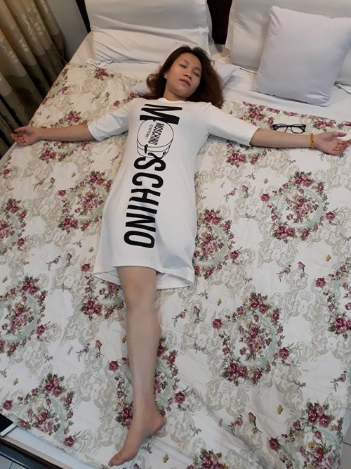 Gặp cô gái một chân xứ Thanh đang khiến dân mạng "xôn xao" - 6
Trinh dùng đôi chân khiếm khuyết của mình, từng ngày chạm đến ước mơ